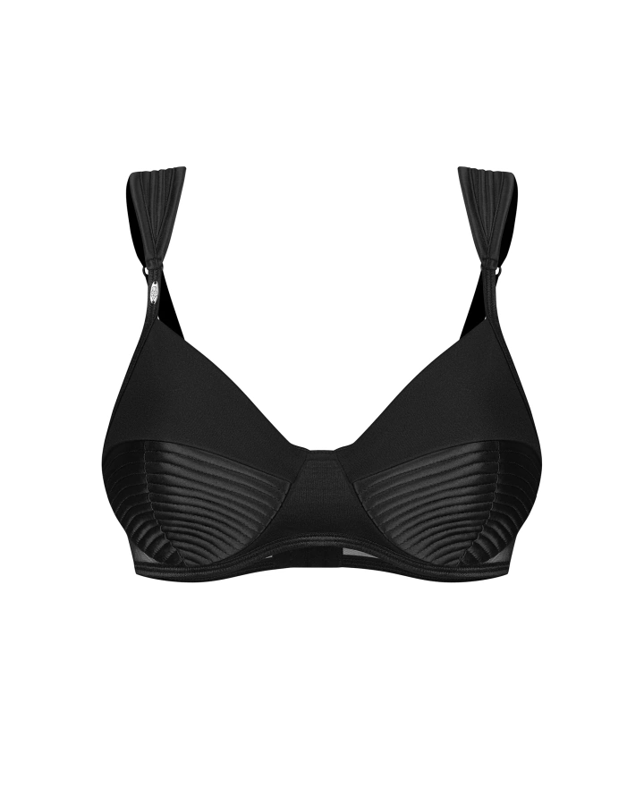 Bra with paddes cups